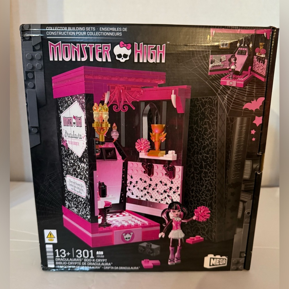 *SOLD DO NOT BUY*. Mega Monster High Draculaura’s Boo-k Crypt Building Set - Picture 8 of 15